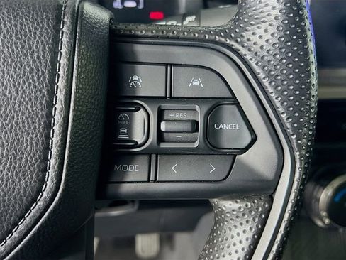 Used 2025 Toyota Tacoma SR5 AWD/4WD image 18