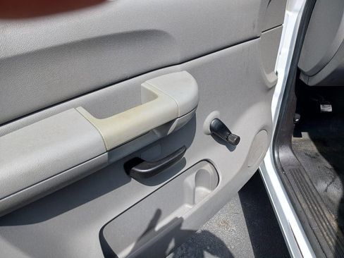 Used 2008 Chevrolet Silverado 2500 W/T w/ Snow Plow Prep Package image 11