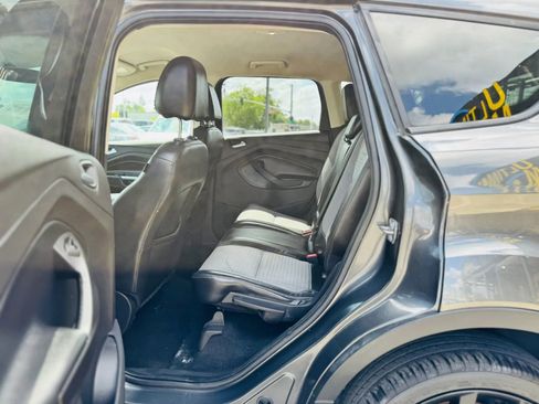 Used 2017 Ford Escape SE w/ SE Sport Appearance Package FWD image 13