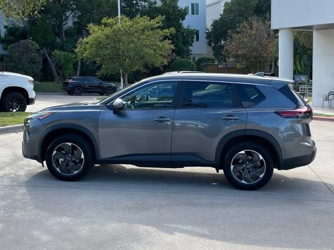 Used 2025 Nissan Rogue SV AWD/4WD image 3