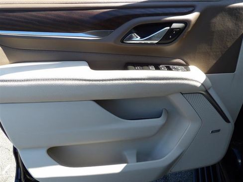 Used 2021 GMC Yukon XL Denali w/ Denali Premium Package image 11