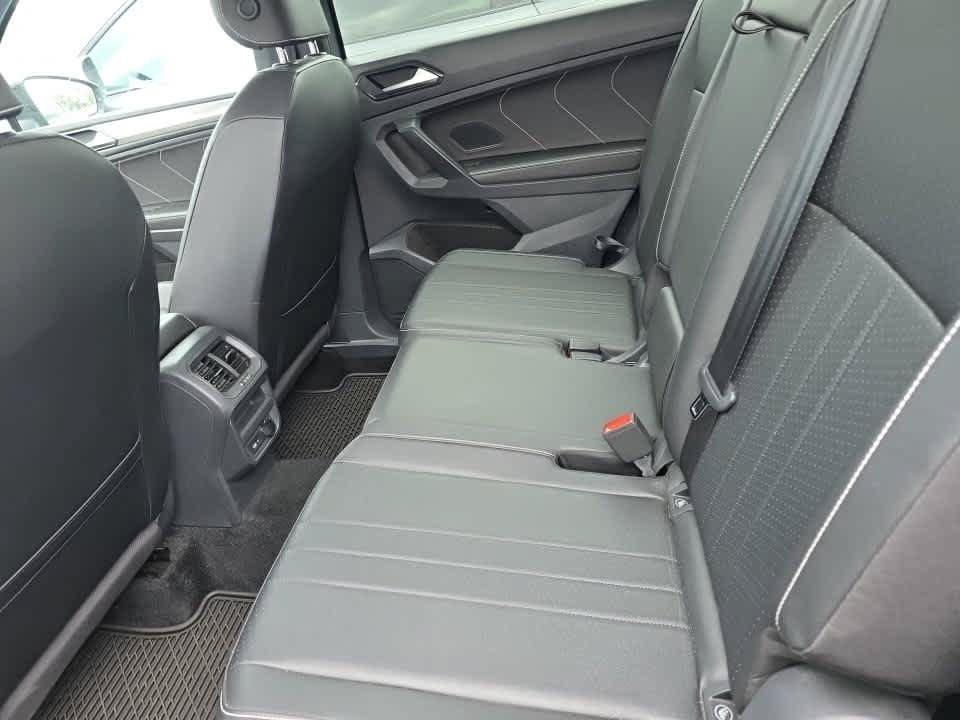 Used 2023 Volkswagen Tiguan SE R-Line FWD image 13