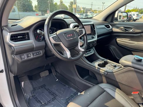 Used 2022 GMC Acadia SLT w/ Technology Package AWD/4WD image 17