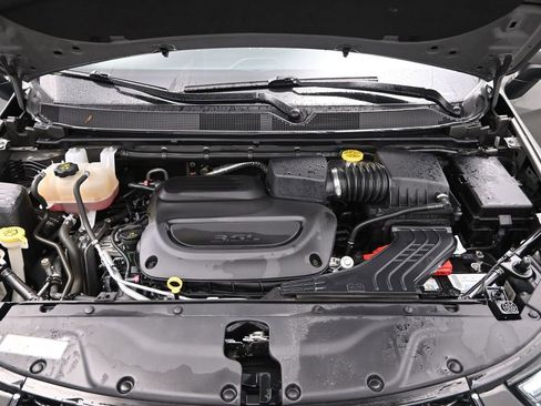 Used 2023 Chrysler Pacifica Touring-L image 21