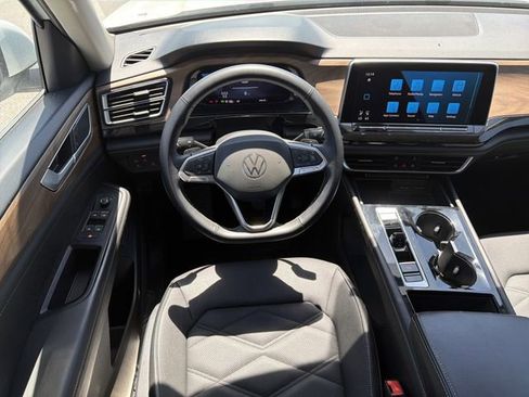 Used 2024 Volkswagen Atlas SE FWD image 25