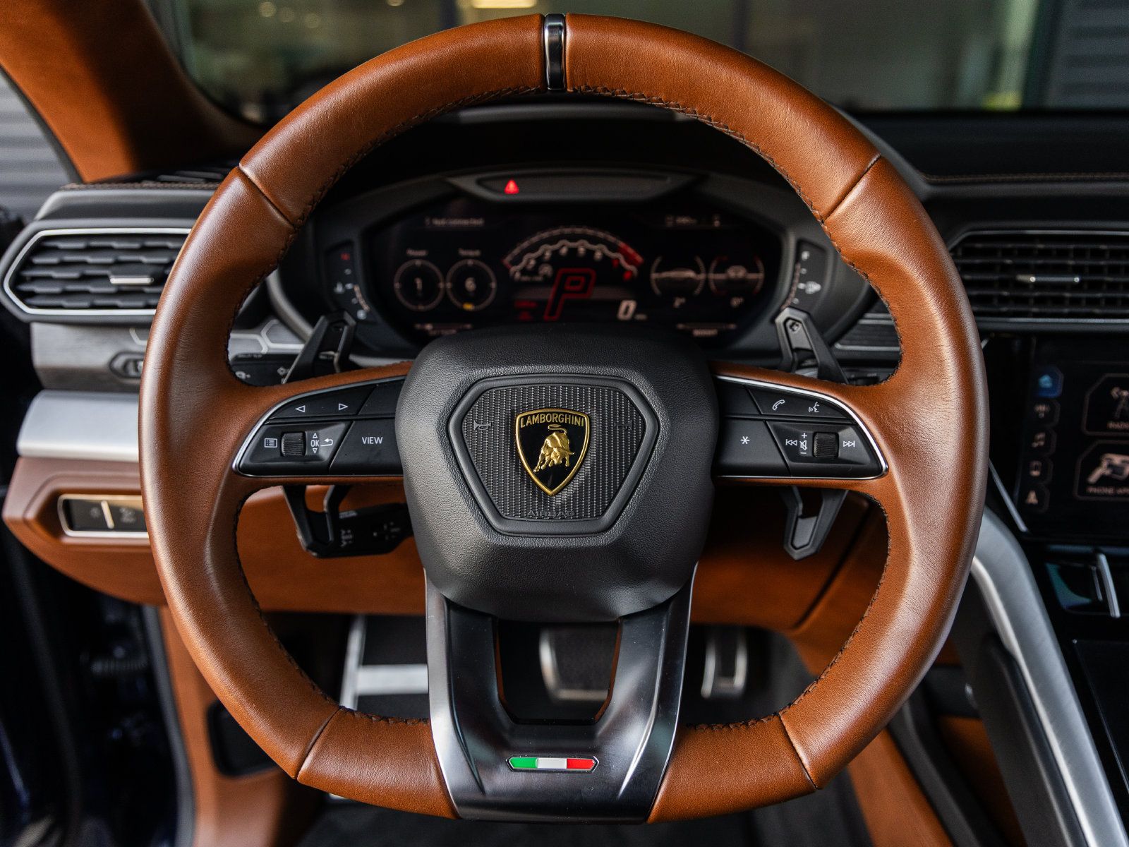 Used 2021 Lamborghini Urus AWD/4WD image 34