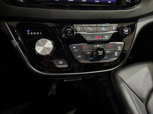 Used 2025 Chrysler Pacifica Select FWD image 19