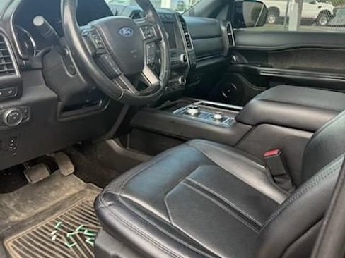 Used 2019 Ford Expedition Limited w/ Equipment Group 302A AWD/4WD image 6