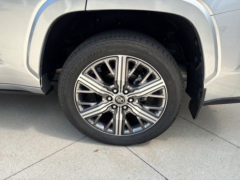 Used 2023 Toyota Sequoia Capstone AWD/4WD image 34