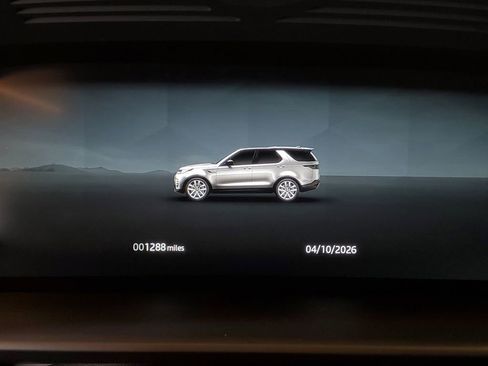 Used 2025 Land Rover Discovery Dynamic SE image 15