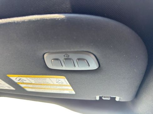 Used 2025 Ford F150 Lariat AWD/4WD image 17