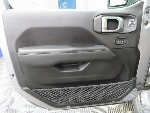 Used 2020 Jeep Gladiator Rubicon w/ Uconnect 4C Nav & Sound Group image 60