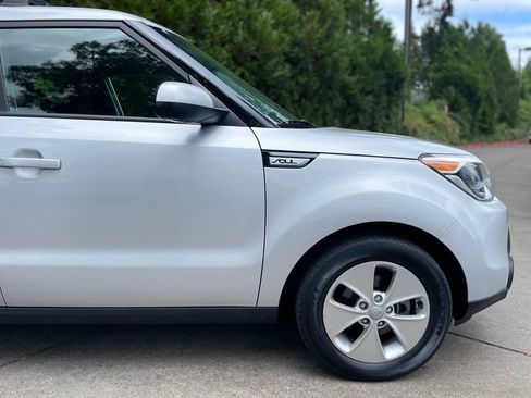 Used 2016 Kia Soul FWD image 2