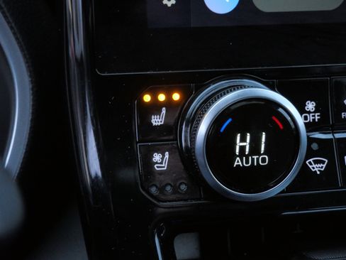 Used 2023 Toyota Highlander Limited image 31