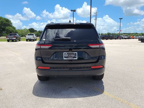 Used 2025 Jeep Grand Cherokee Limited w/ Black Appearance Package AWD/4WD image 4