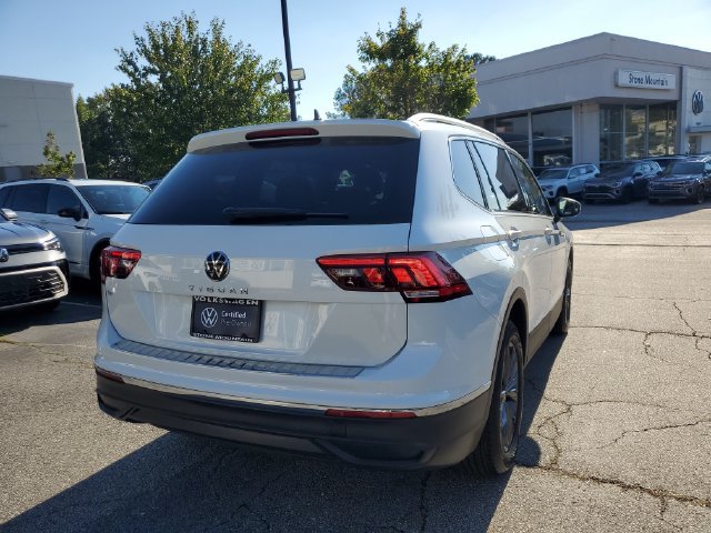 Certified 2023 Volkswagen Tiguan SE w/ Panoramic Sunroof Package FWD image 4