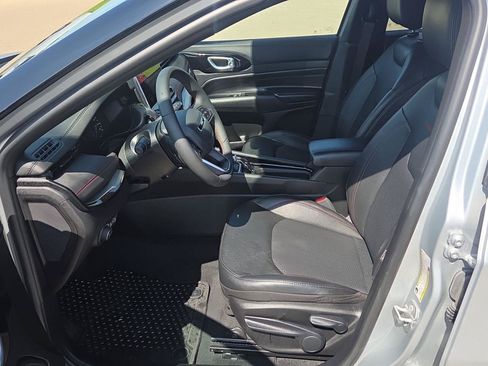 Used 2025 Jeep Compass Trailhawk AWD/4WD image 19