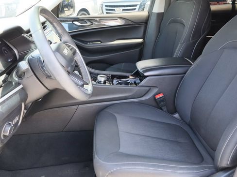 Used 2023 Jeep Grand Cherokee Laredo w/ Luxury Tech Group I RWD image 23