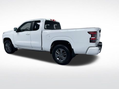 Used 2025 Nissan Frontier SV image 6