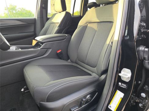 New 2025 Jeep Grand Cherokee Laredo w/ MOPAR Finishing Package image 27