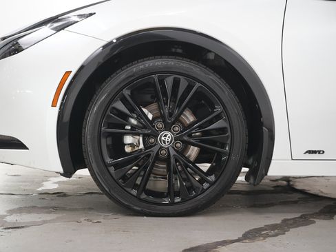Used 2025 Toyota Prius AWD image 29