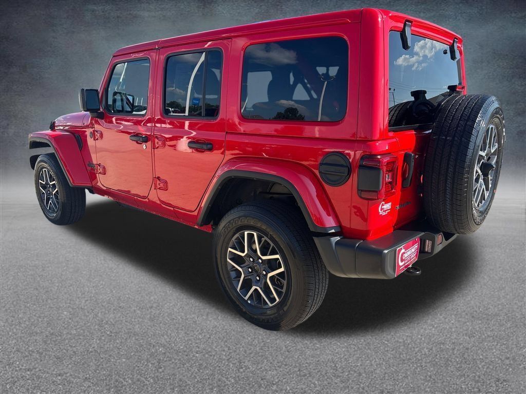 Used 2025 Jeep Wrangler Unlimited Sahara AWD/4WD image 3