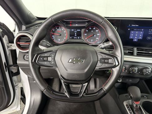 Used 2024 Chevrolet Trax RS w/ Sunroof Package FWD image 21