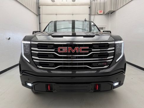 Used 2024 GMC Sierra 1500 AT4 w/ Technology Package AWD/4WD image 3