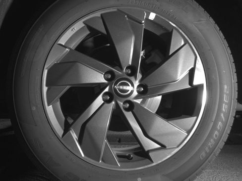 Used 2025 Nissan Rogue SV FWD image 14