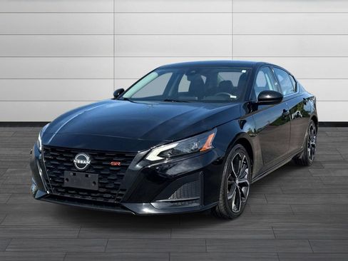 Used 2024 Nissan Altima 2.5 SR FWD image 8