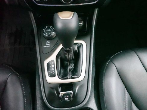 Used 2018 Jeep Cherokee Limited AWD/4WD image 22