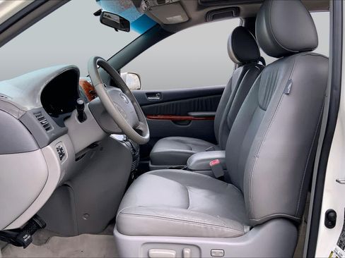 Used 2010 Toyota Sienna XLE w/ Towing Prep Pkg FWD image 7