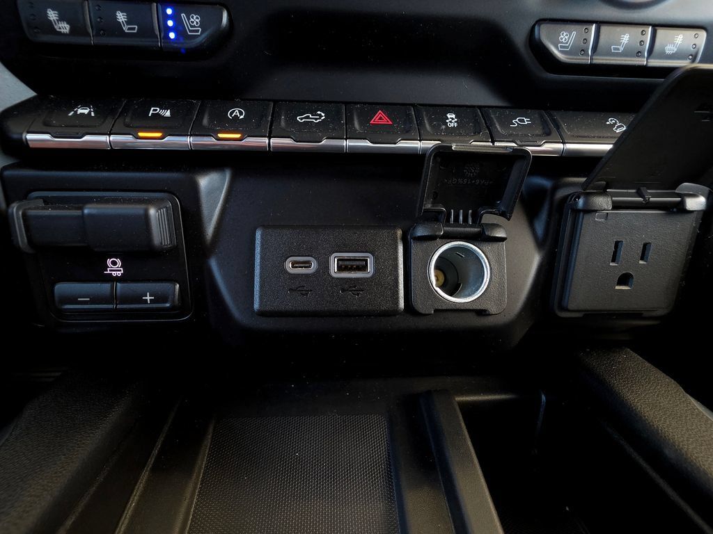 Used 2019 Chevrolet Silverado 1500 LTZ AWD/4WD image 50