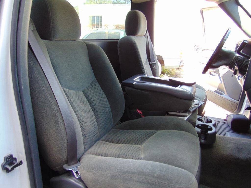 Used 2004 Chevrolet Silverado 2500 LS w/ Snow Plow Prep Package AWD/4WD image 33