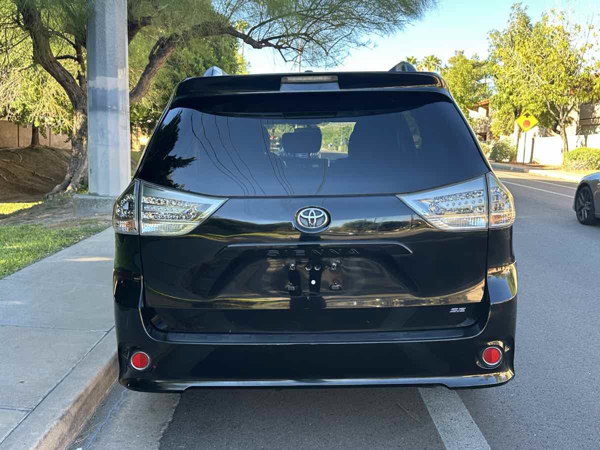 Used 2017 Toyota Sienna SE w/ SE Preferred Package FWD image 7