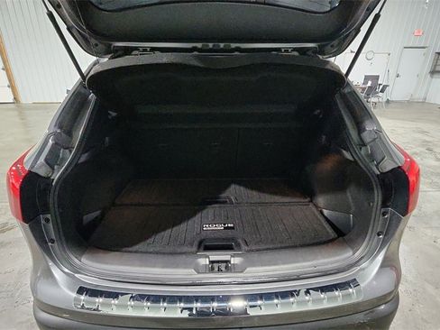 Used 2018 Nissan Rogue Sport SL w/ SL Premium Package image 28