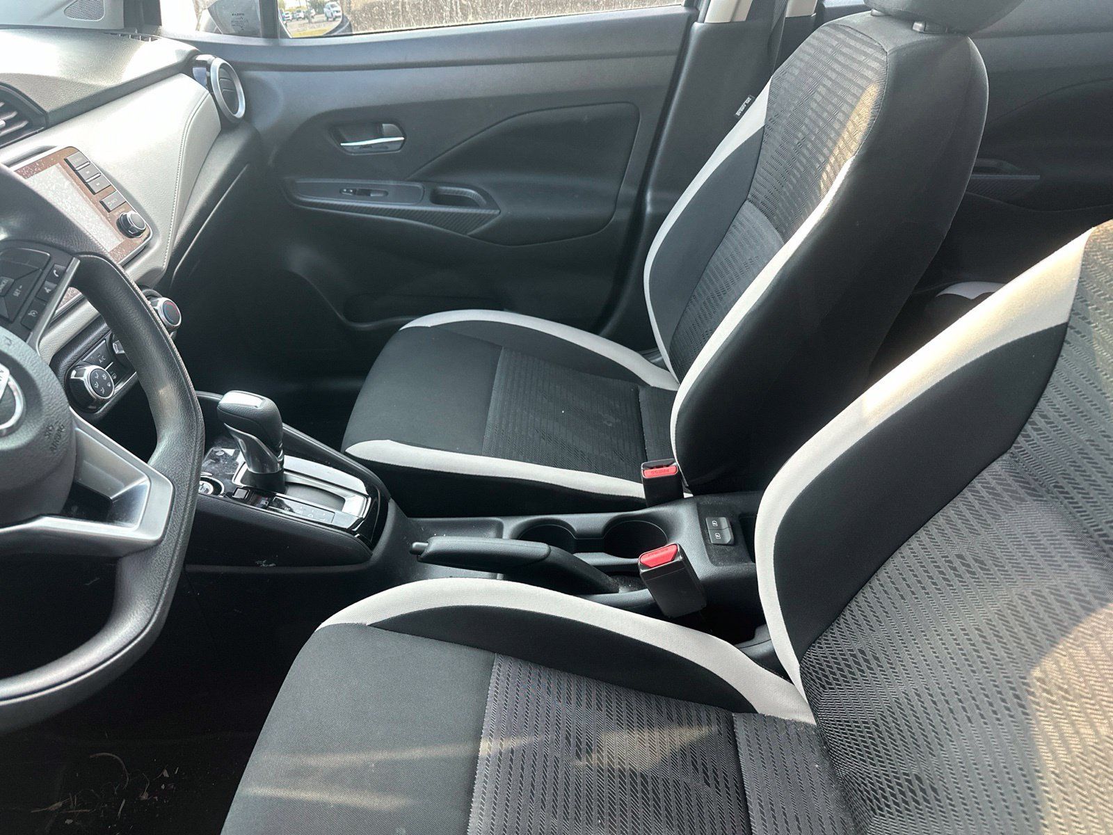 Used 2021 Nissan Versa SV FWD image 6