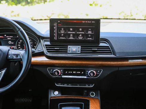 Used 2021 Audi Q5 2.0T Premium w/ Convenience Package AWD/4WD image 12