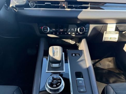 New 2025 Mitsubishi Outlander SE image 20