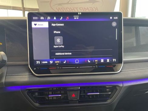 New 2025 Volkswagen Tiguan SE image 18