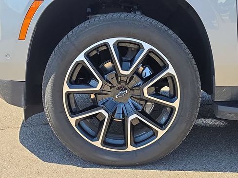 Used 2025 Chevrolet Suburban RST AWD/4WD image 22