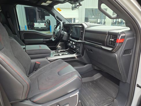 Used 2020 Mercedes-Benz GLB 250 image 25