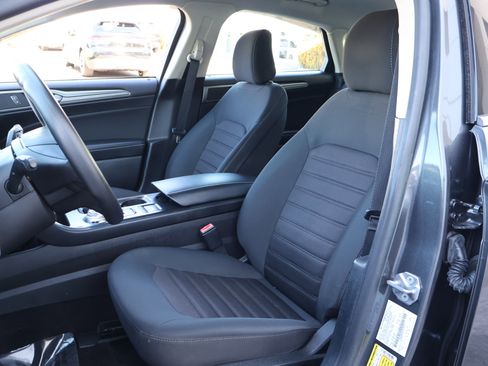 Used 2020 Ford Fusion SE image 2