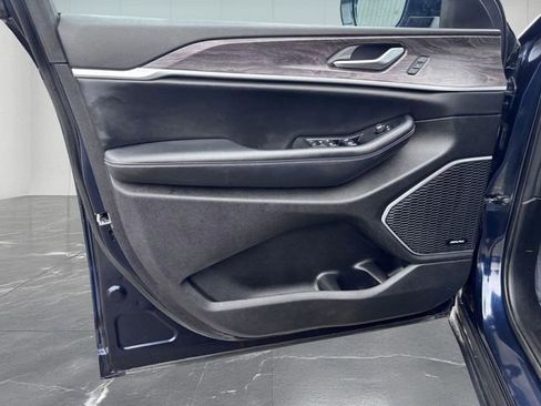 Used 2023 Jeep Grand Cherokee L Limited w/ Luxury Tech Group II image 13