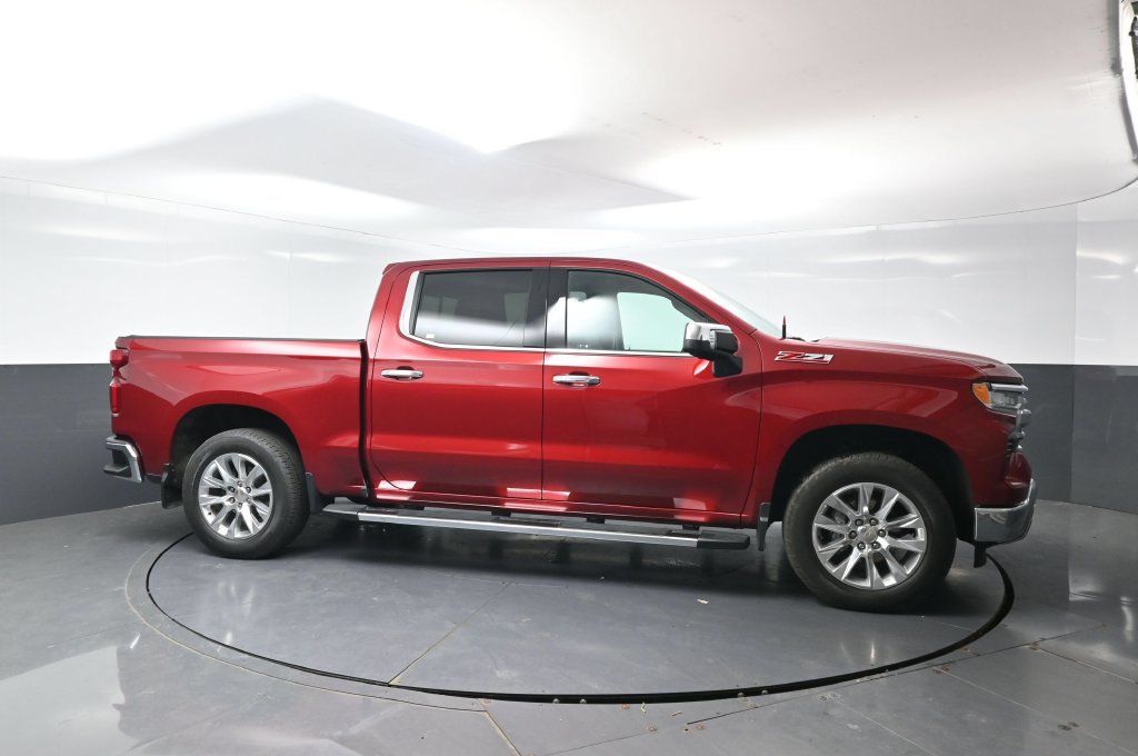 Used 2025 Chevrolet Silverado 1500 LTZ AWD/4WD image 4