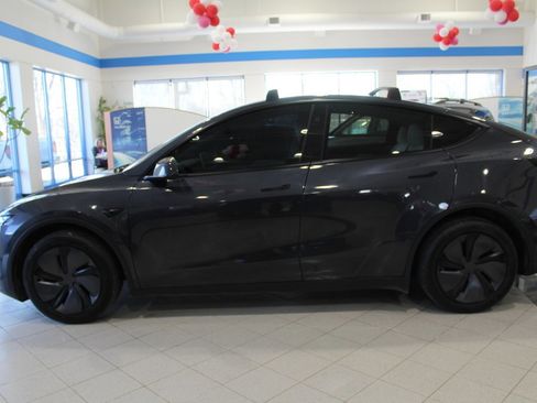 Used 2026 Tesla Model Y Long Range image 7