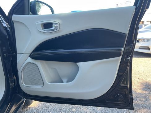 Used 2018 Jeep Compass Latitude w/ Popular Equipment Group image 11