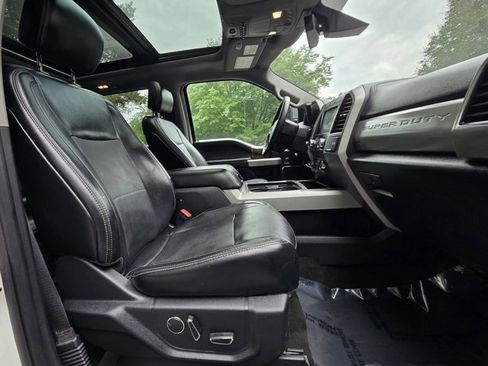 Used 2019 Ford F250 Lariat w/ Lariat Ultimate Package image 28
