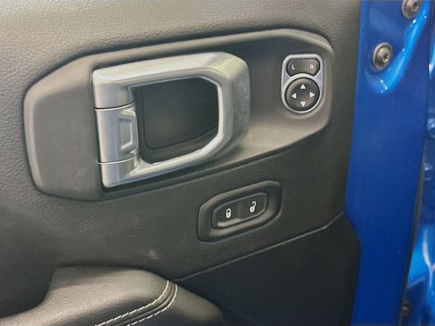 Used 2023 Jeep Wrangler Sahara image 15