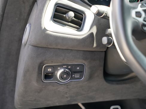 Used 2020 Aston Martin V8 Vantage Coupe image 32